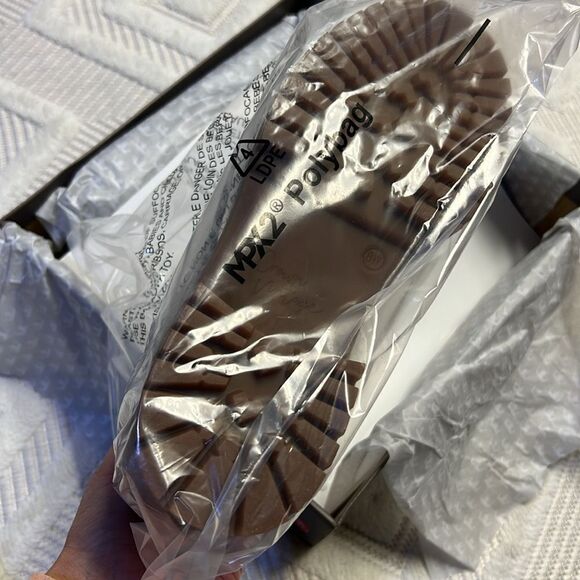 Crown Vintage Gilian Wide Width Chelsea Boot - Picture 8 of 9